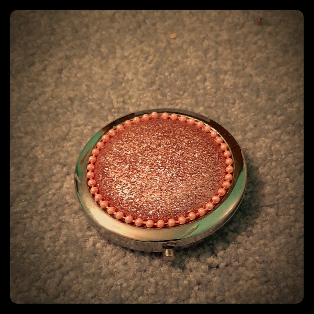 Pocket mirror